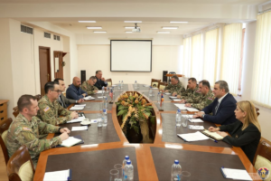 ABŞ və Ermənistan hərbçiləri və rəsmiləri 
